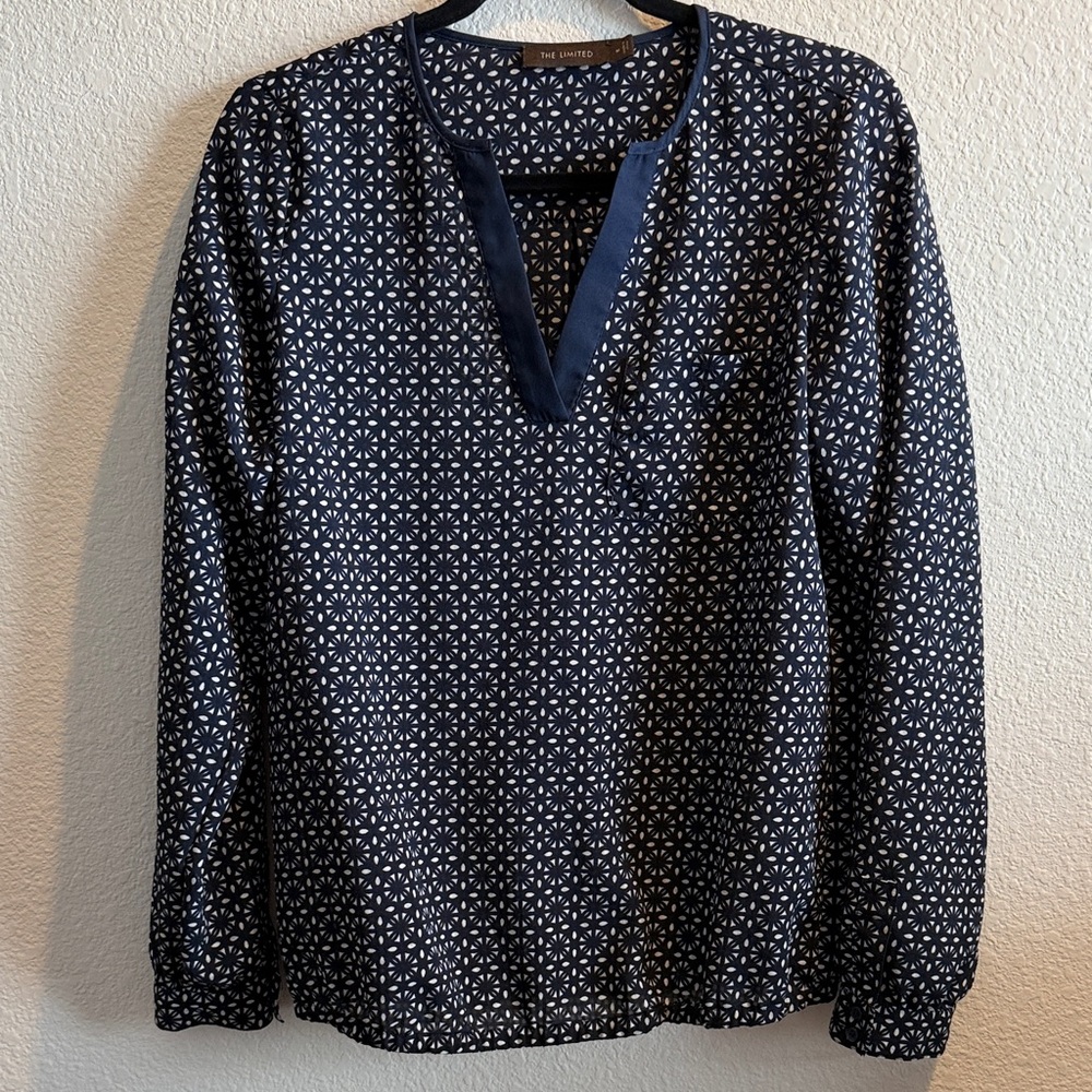 The Limited Dark Blue Geometric Top Size M